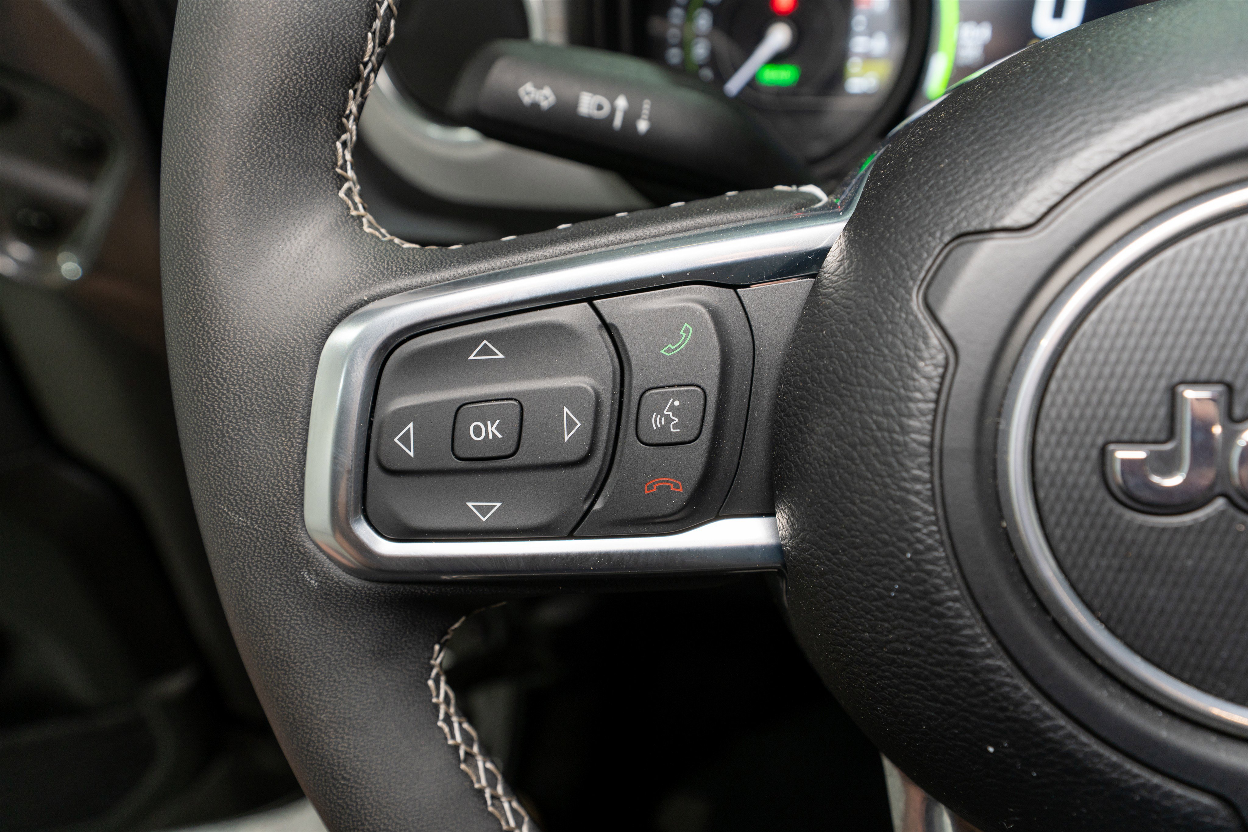 Used 2025 Jeep Wrangler Sahara AWD/4WD image 27