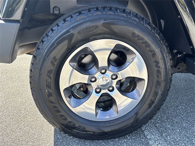 Used 2016 Jeep Wrangler Unlimited Sahara w/ Connectivity Group image 17