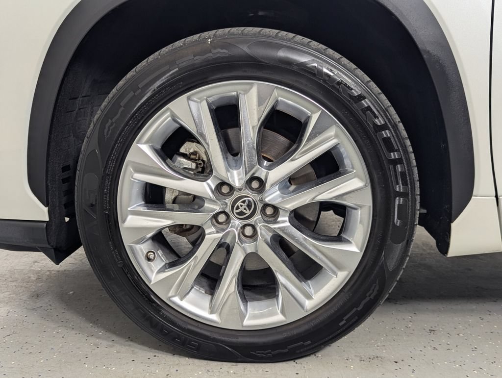 Used 2021 Toyota Highlander Limited FWD image 11