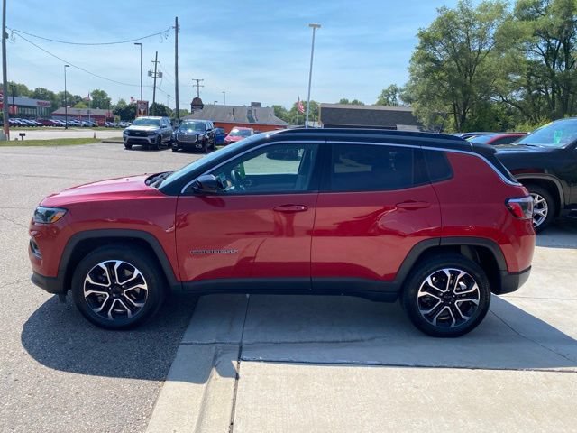 Used 2023 Jeep Compass Limited AWD/4WD image 9