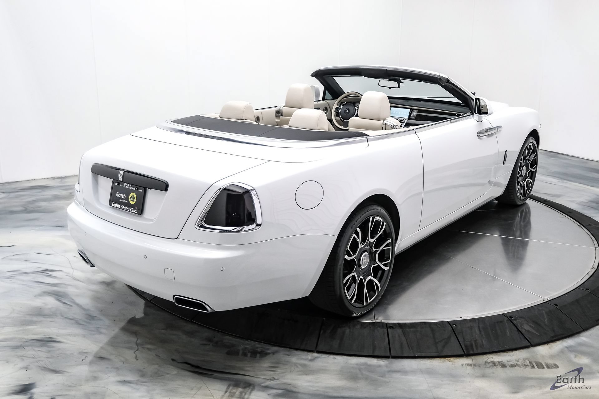 Used 2017 Rolls-Royce Dawn RWD image 22