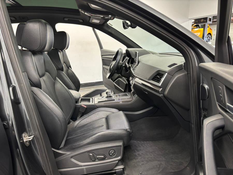 Used 2018 Audi SQ5 Premium Plus w/ Navigation Package image 32
