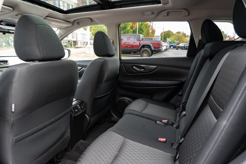Used 2020 Nissan Rogue SV w/ Sun & Sound Touring Package AWD/4WD image 25