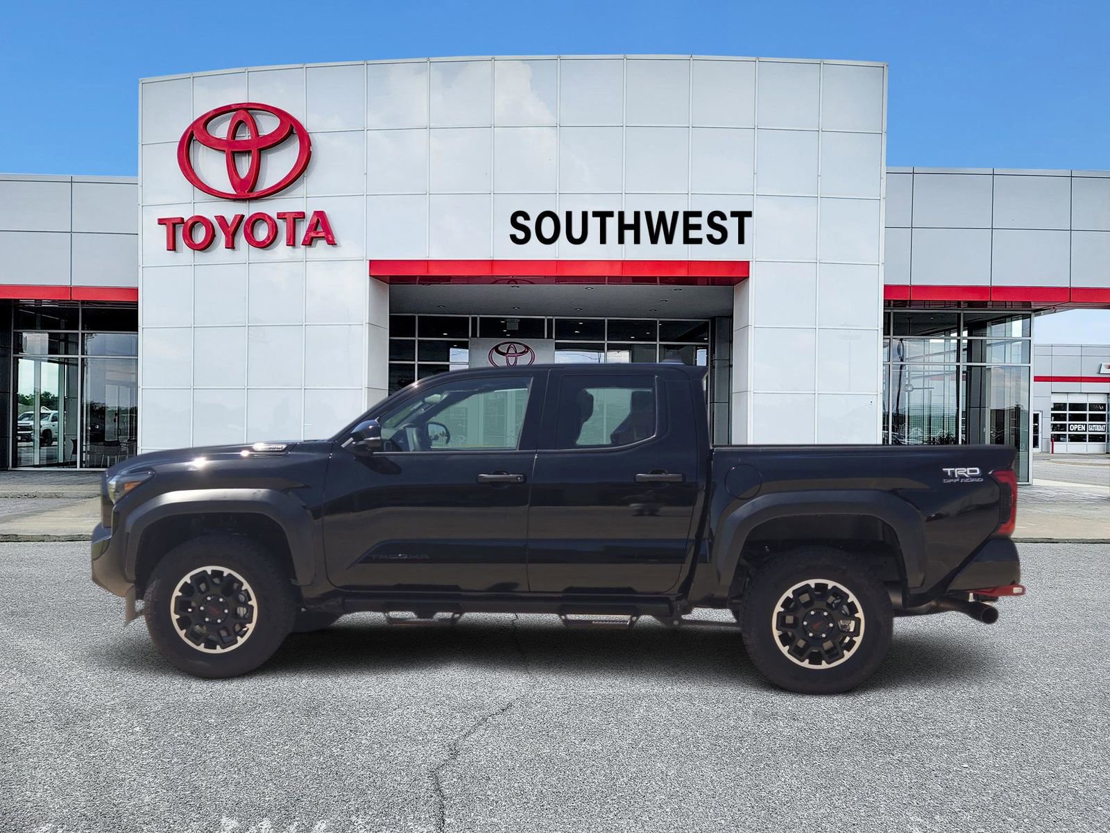 Used 2025 Toyota Tacoma TRD Off-Road w/ TRD Off Road Premium Package AWD/4WD image 3