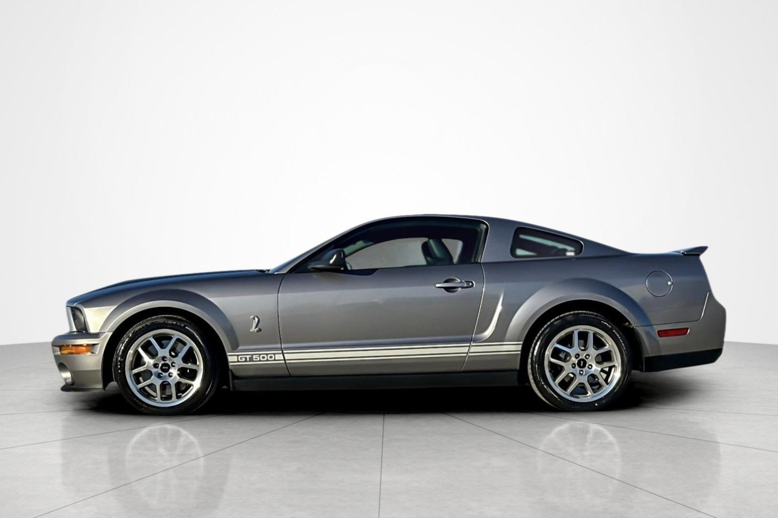 Used 2007 Ford Mustang Shelby GT500 image 2