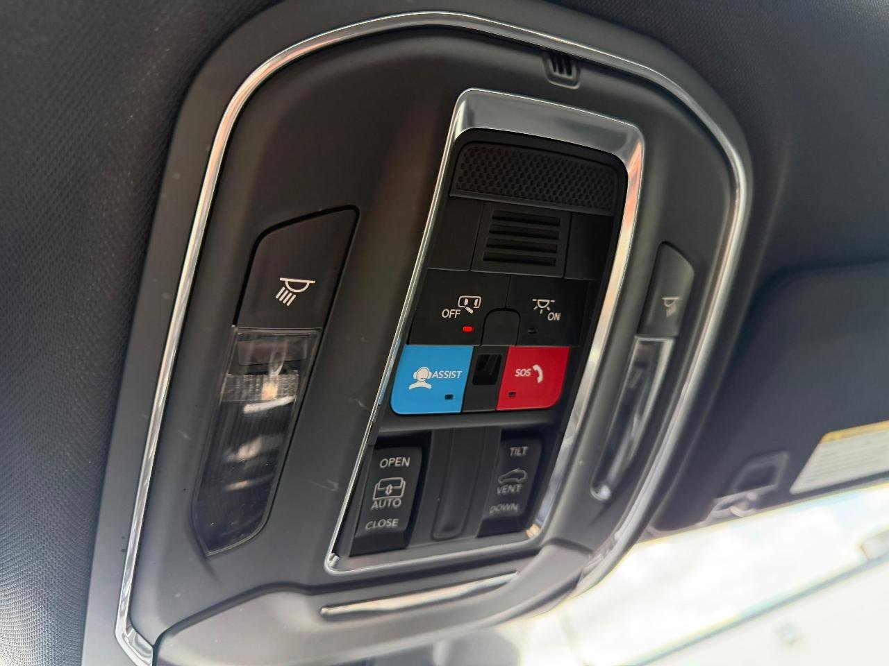 Used 2025 Jeep Grand Cherokee Laredo X image 14