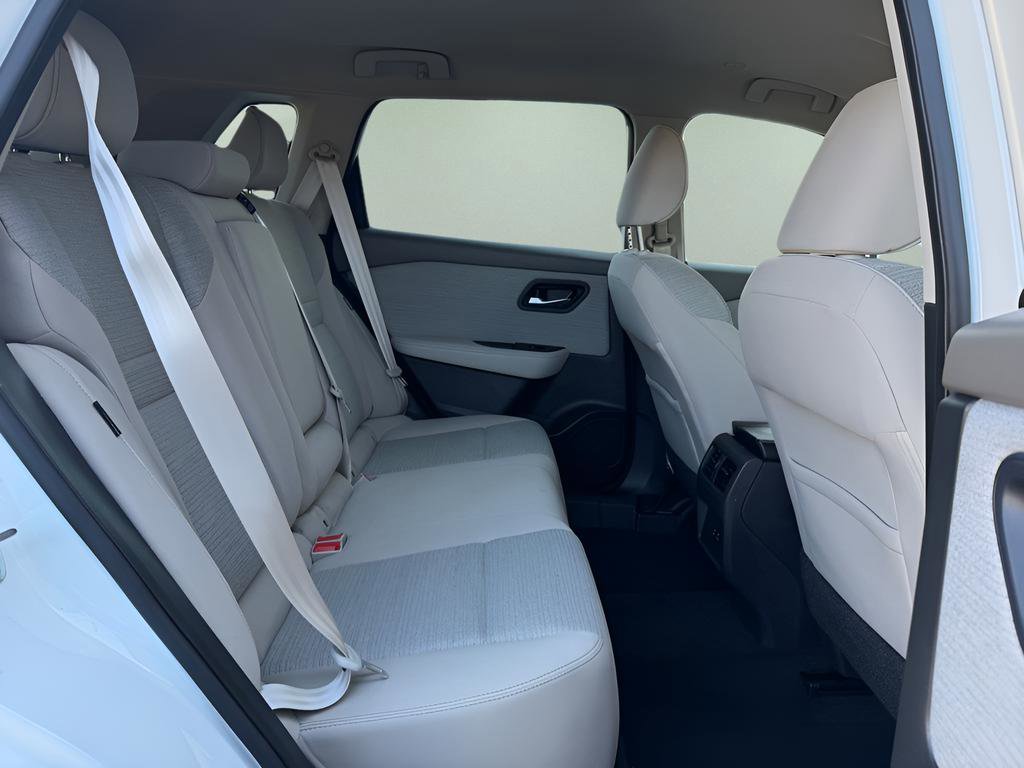 Certified 2022 Nissan Rogue SV image 12