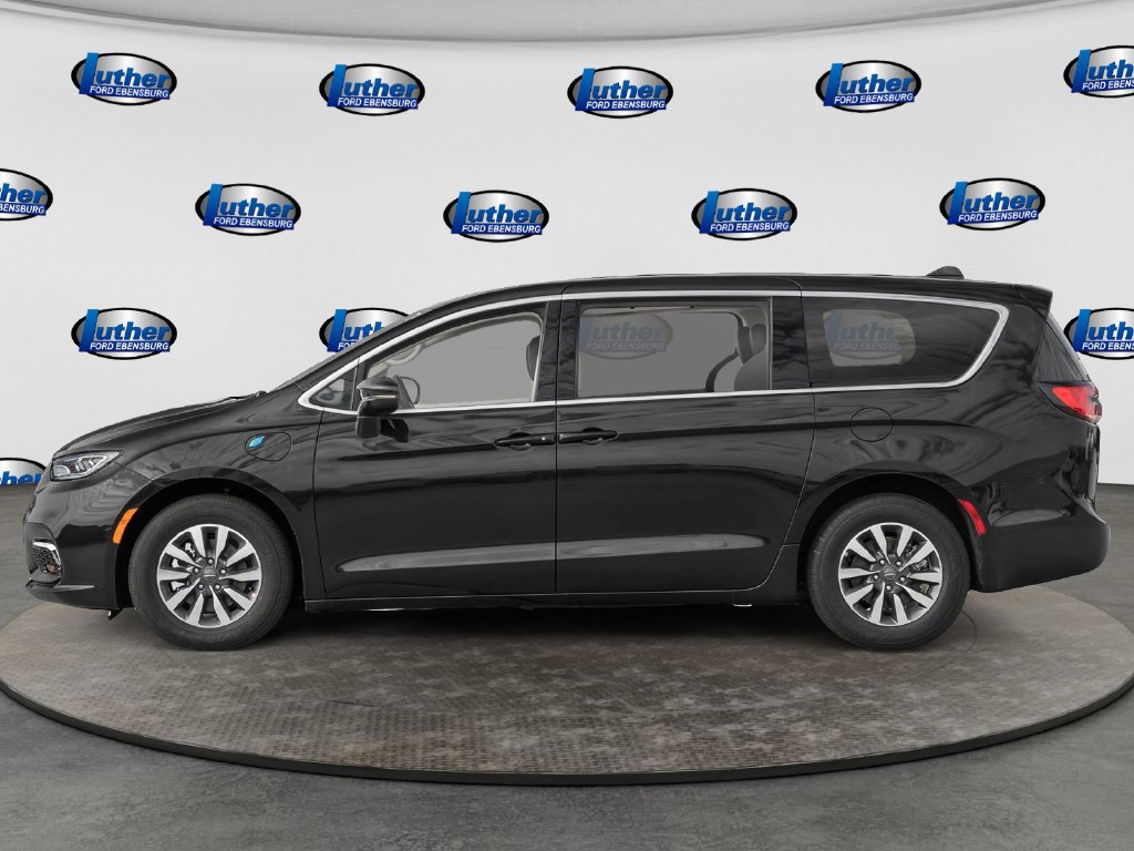 Used 2024 Chrysler Pacifica Limited FWD image 3