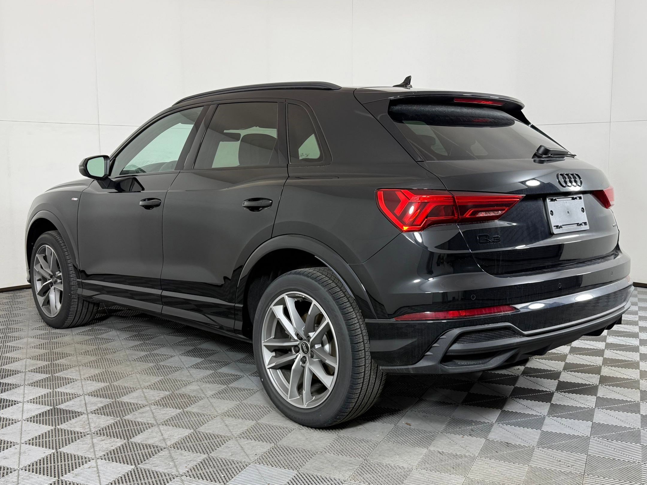 New 2025 Audi Q3 2.0T Premium image 3