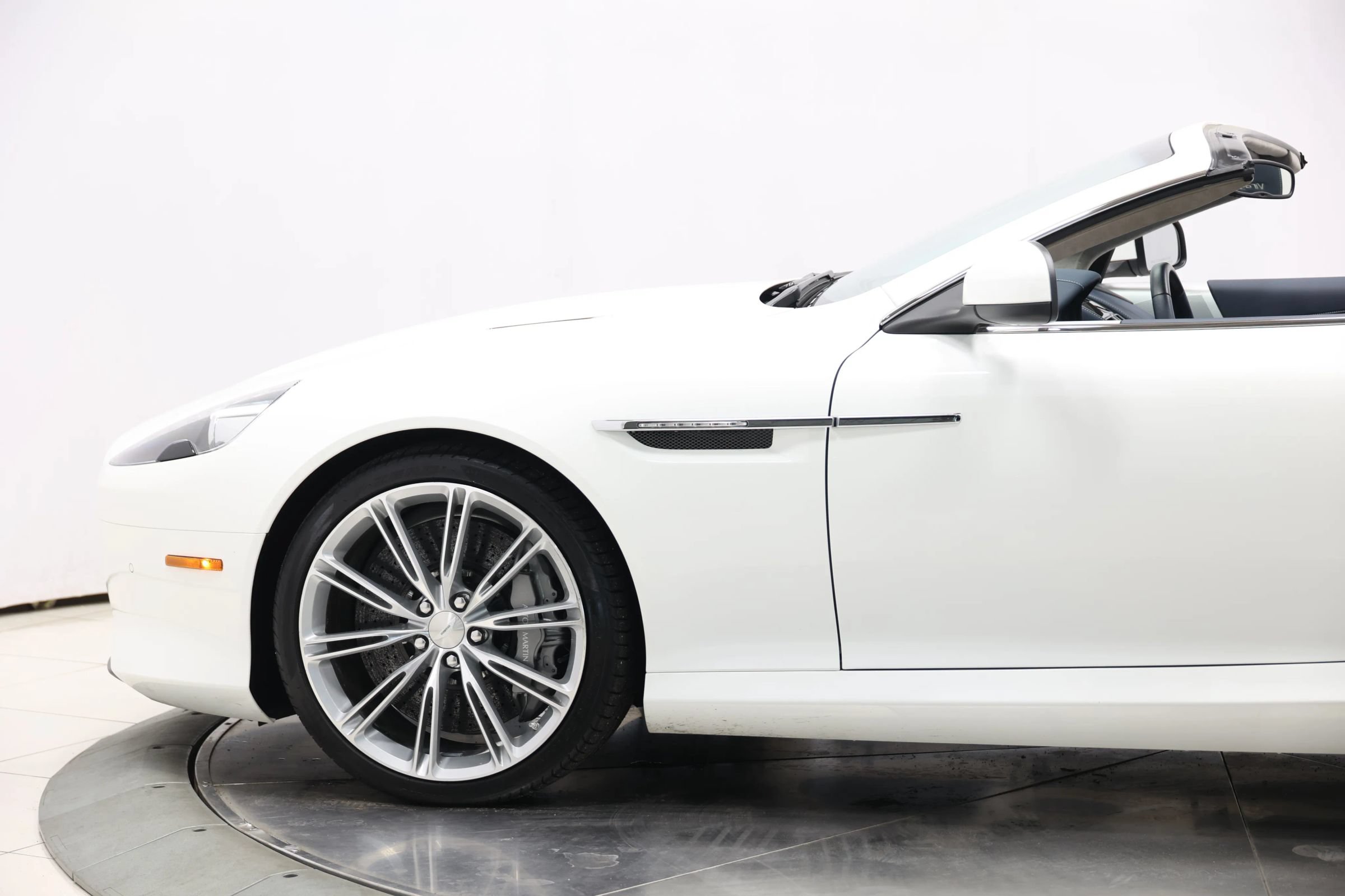 Used 2012 Aston Martin Virage Volante RWD image 6