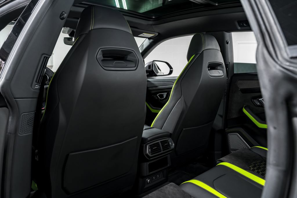 Used 2022 Lamborghini Urus AWD/4WD image 33