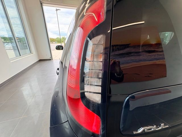 Used 2019 Kia Soul + FWD image 11