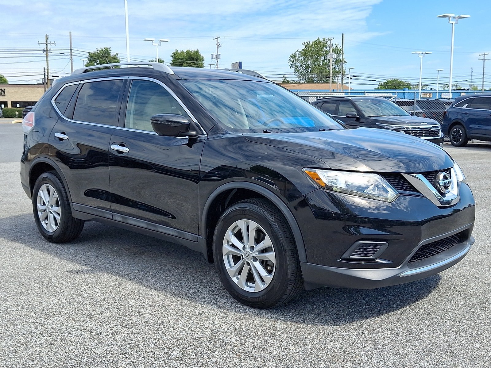 Used 2016 Nissan Rogue SV w/ SV Premium Package FWD image 3