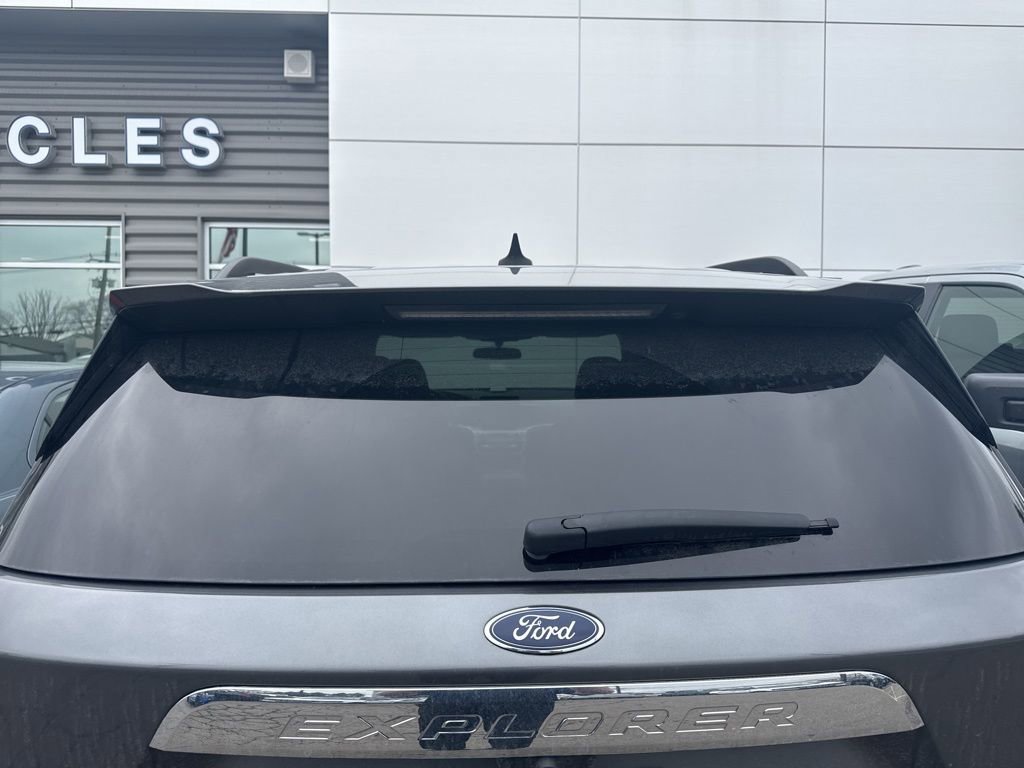 Used 2023 Ford Explorer XLT w/ Class IV Trailer Tow Package image 5