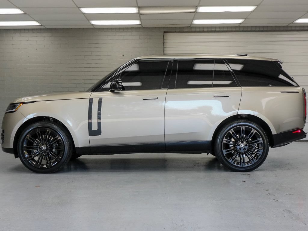 Used 2025 Land Rover Range Rover SE AWD/4WD image 4