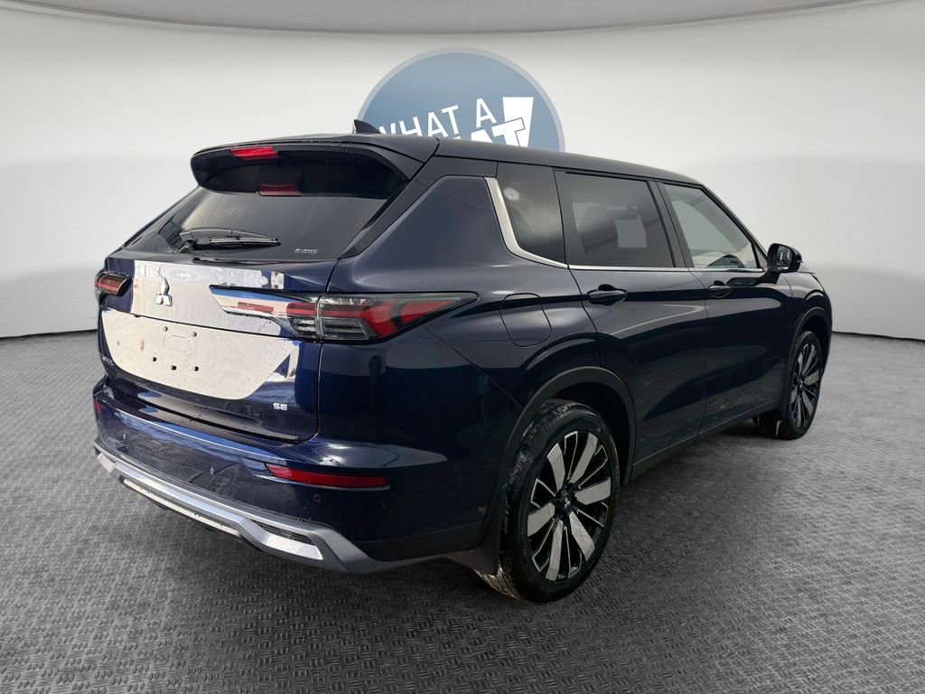 New 2026 Mitsubishi Outlander SE image 3