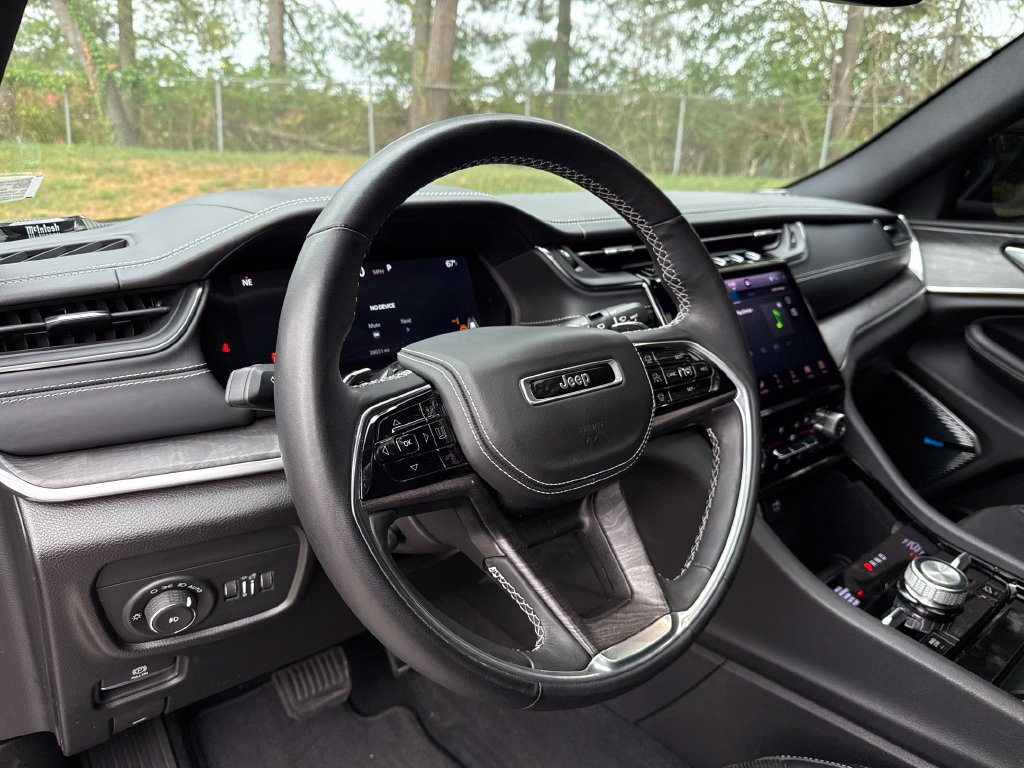 Used 2022 Jeep Grand Cherokee Overland AWD/4WD image 15