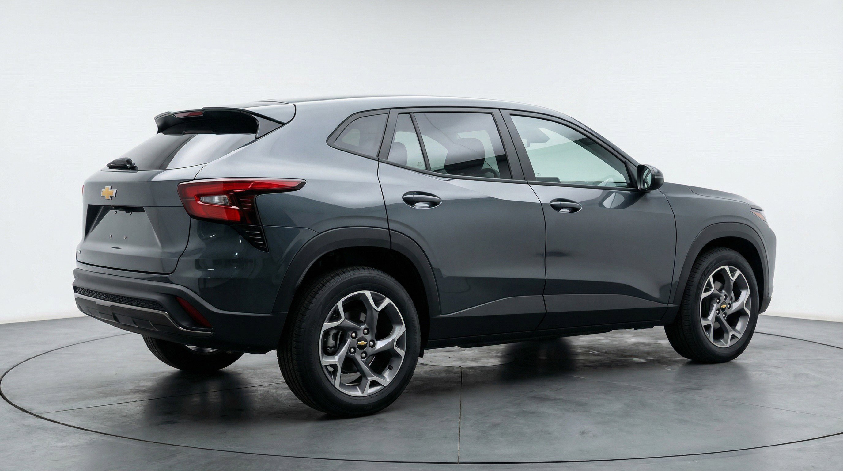 Used 2025 Chevrolet Trax LT FWD image 9
