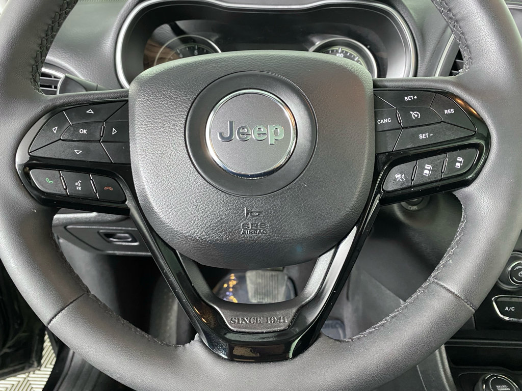 Used 2023 Jeep Cherokee Altitude Lux w/ Lux Elite Package image 4