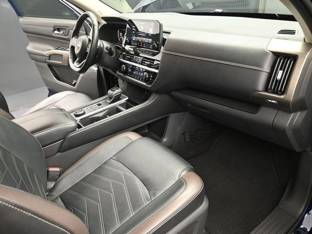 Used 2023 Nissan Pathfinder Platinum w/ Lighting Package (N93) image 24