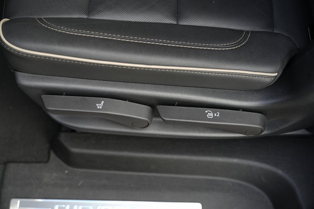 Used 2023 Chevrolet Suburban Premier image 36