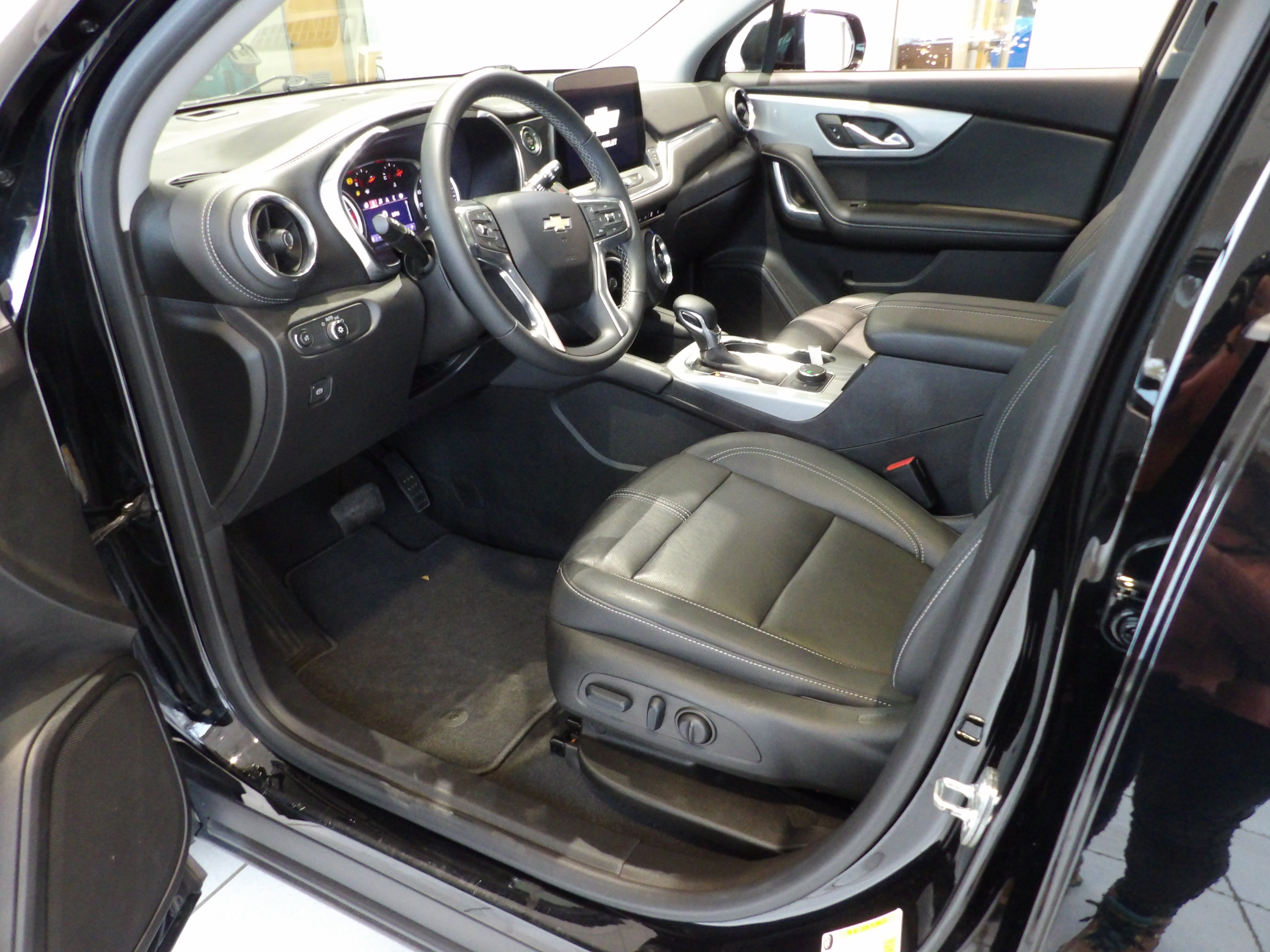 Used 2023 Chevrolet Blazer LT AWD/4WD image 10