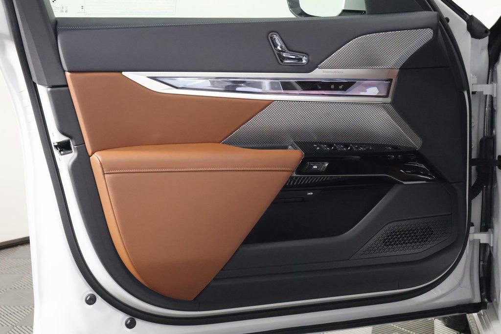 New 2026 BMW 750e xDrive w/ Executive Package image 8