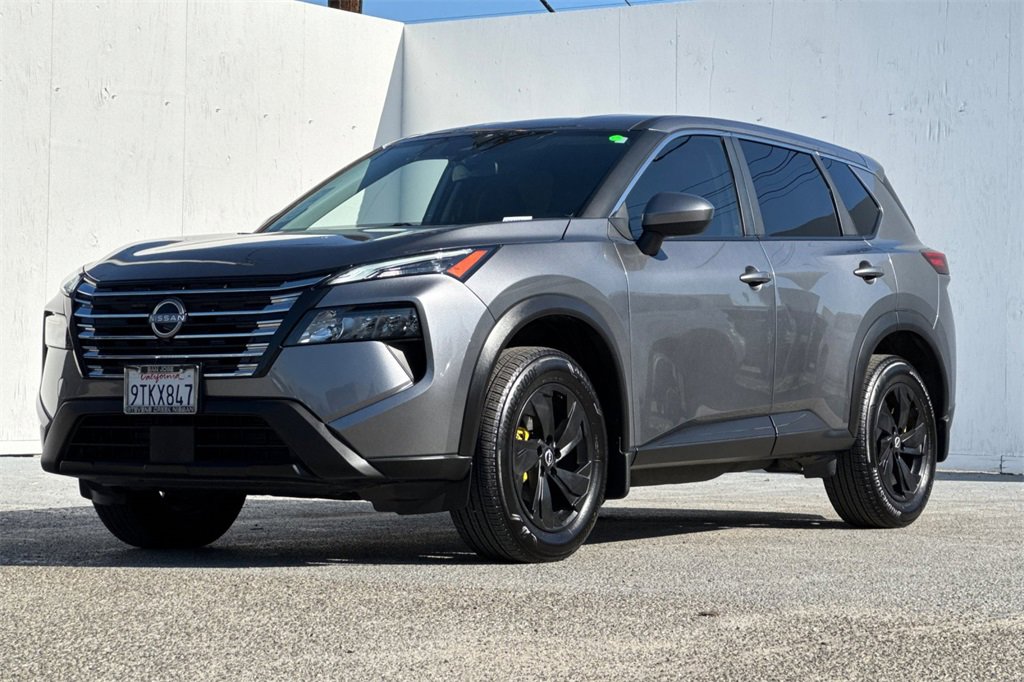 Used 2025 Nissan Rogue SV image 7