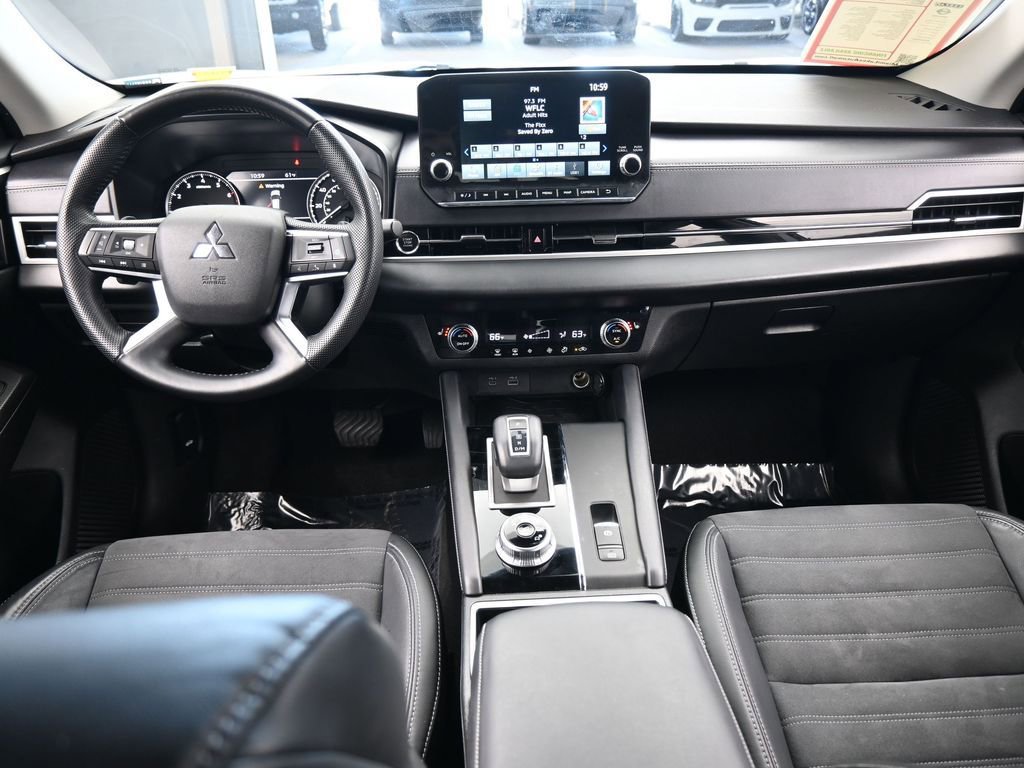 Used 2023 Mitsubishi Outlander SE image 43