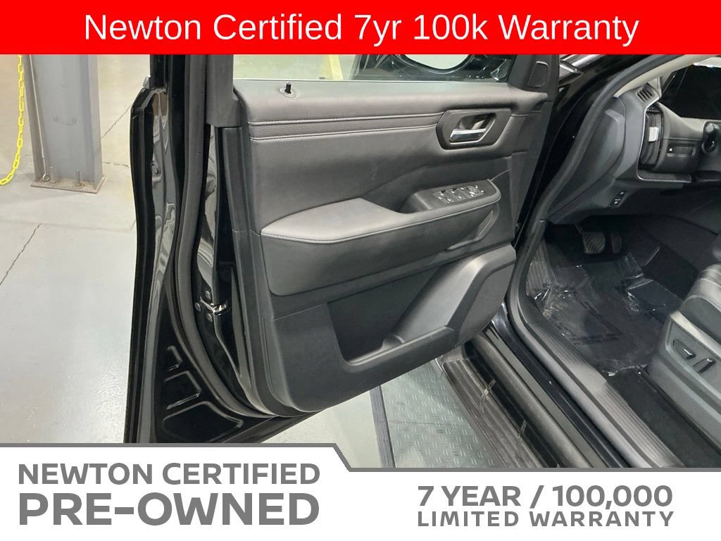 Used 2025 Nissan Armada SV RWD image 41