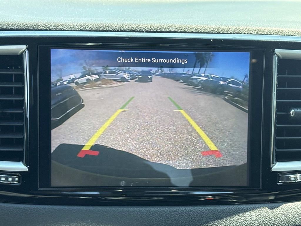 Used 2023 Chrysler Pacifica Touring-L FWD image 23