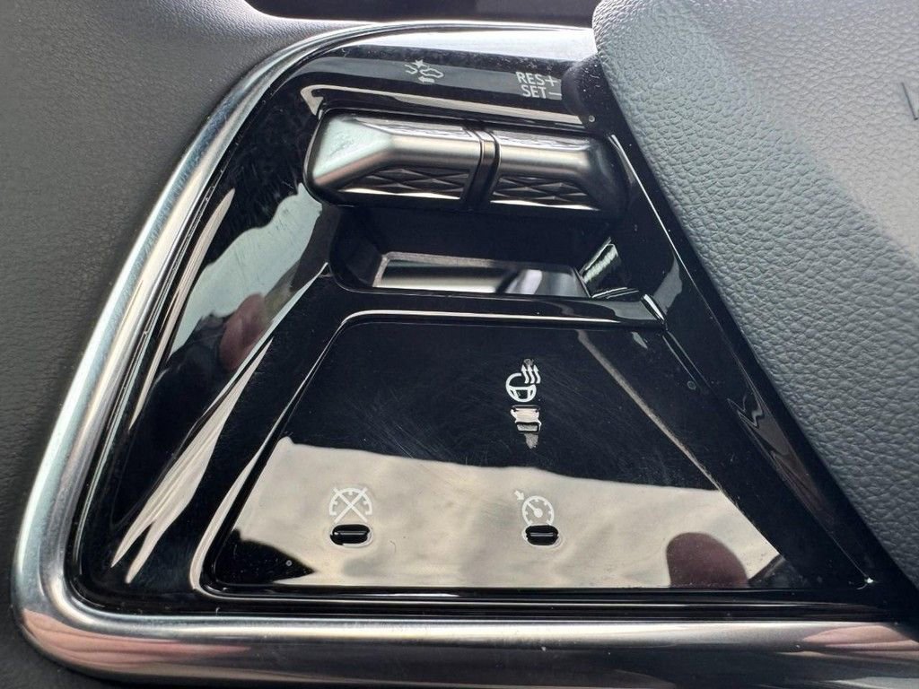 Used 2024 Cadillac Lyriq Sport image 17