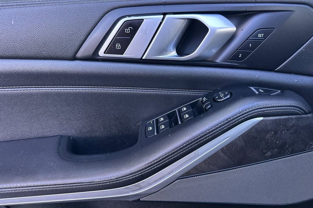 Used 2021 BMW X5 xDrive40i w/ M Sport Package image 10