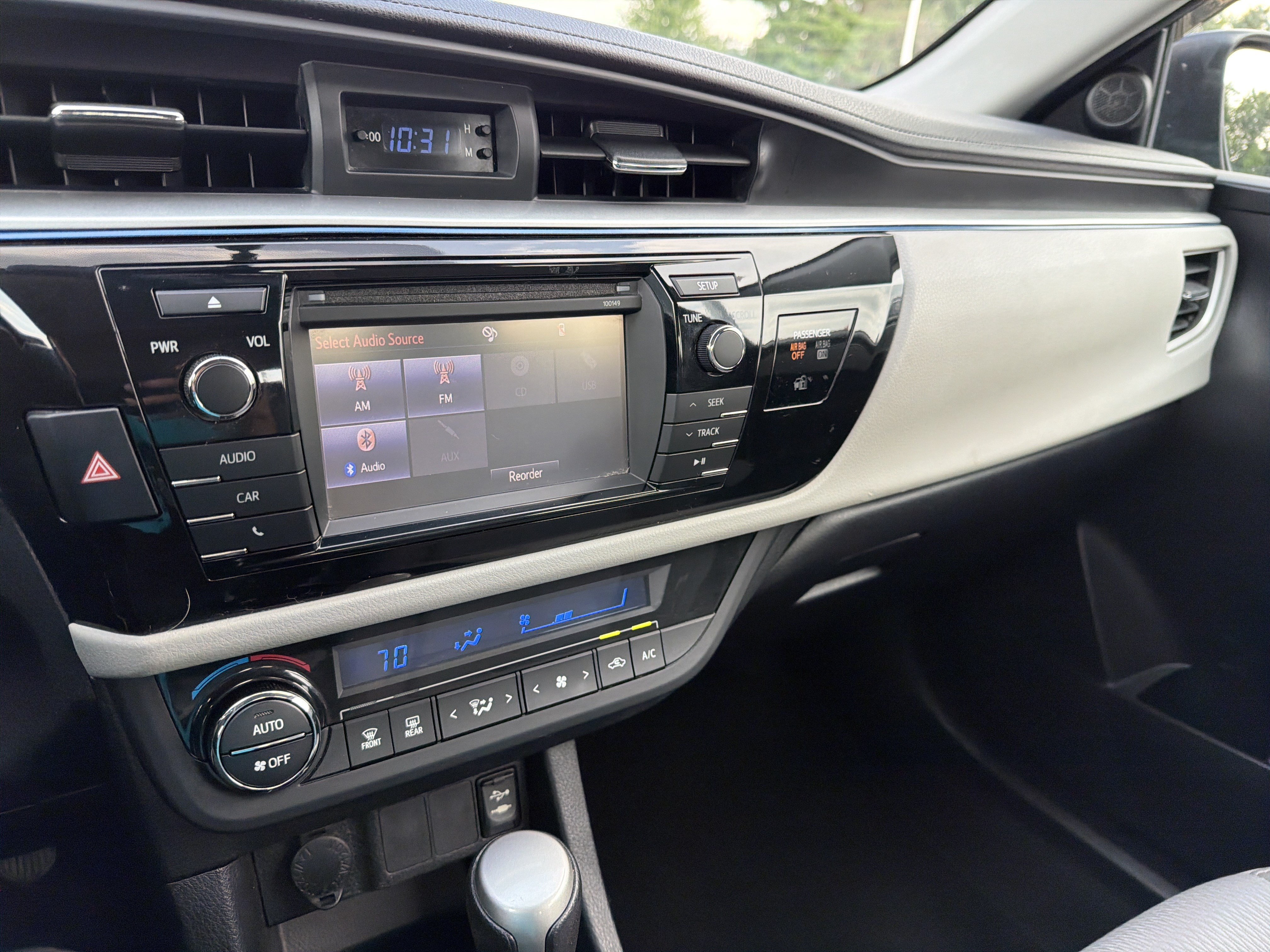 Used 2015 Toyota Corolla LE w/ Body Protection Package #1 FWD image 27