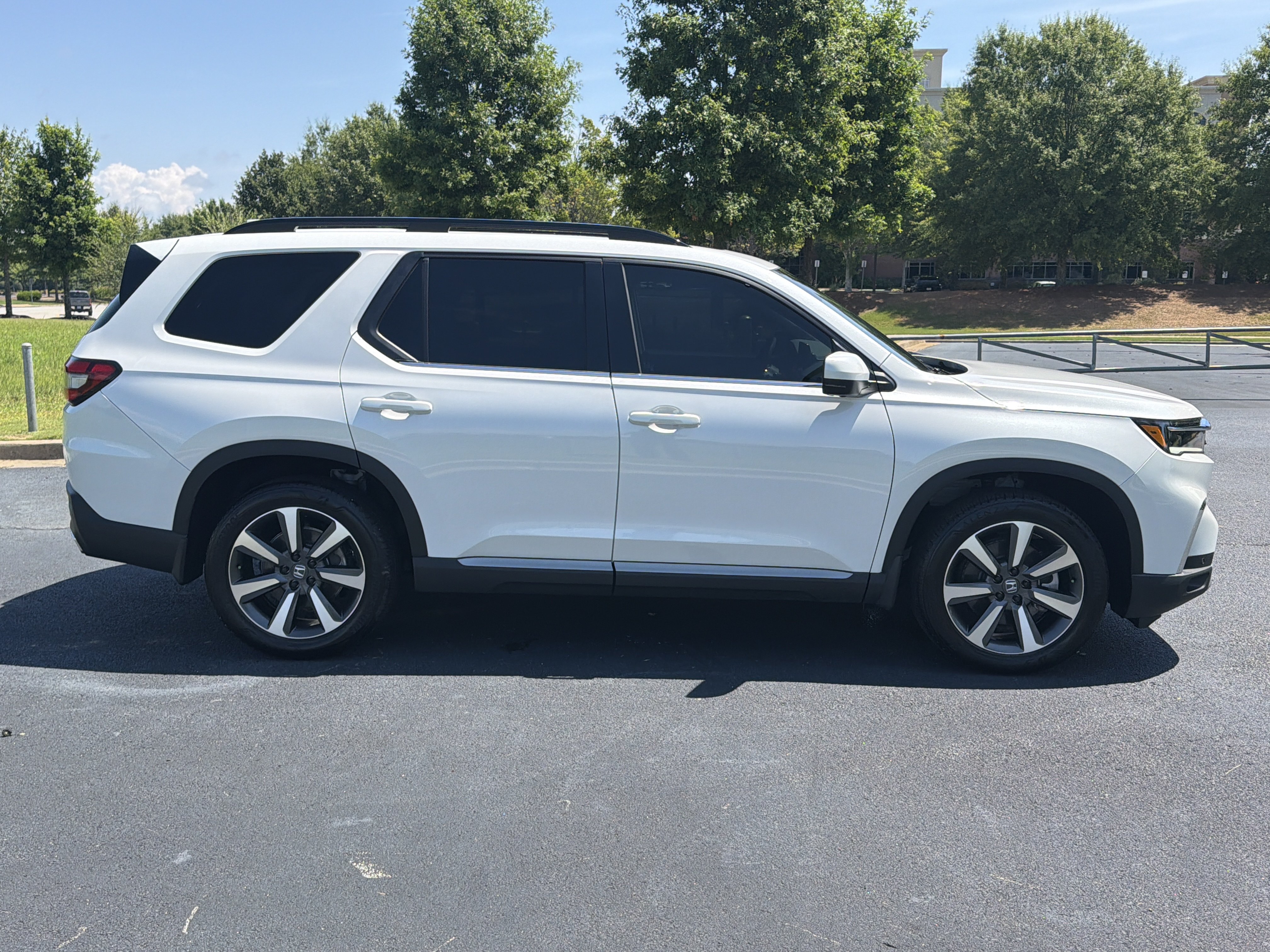 Used 2025 Honda Pilot Elite image 10