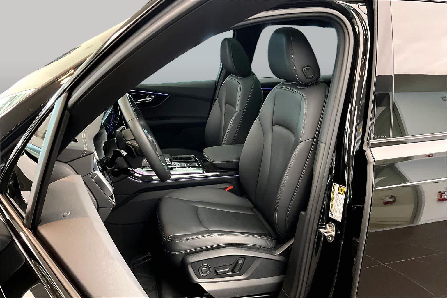 Certified 2025 Audi Q7 2.0T Premium w/ Convenience Plus Package AWD/4WD image 8