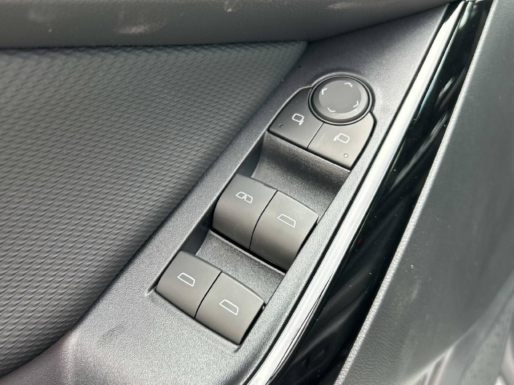 New 2027 Chevrolet Equinox LT w/ Convenience Package II FWD image 13