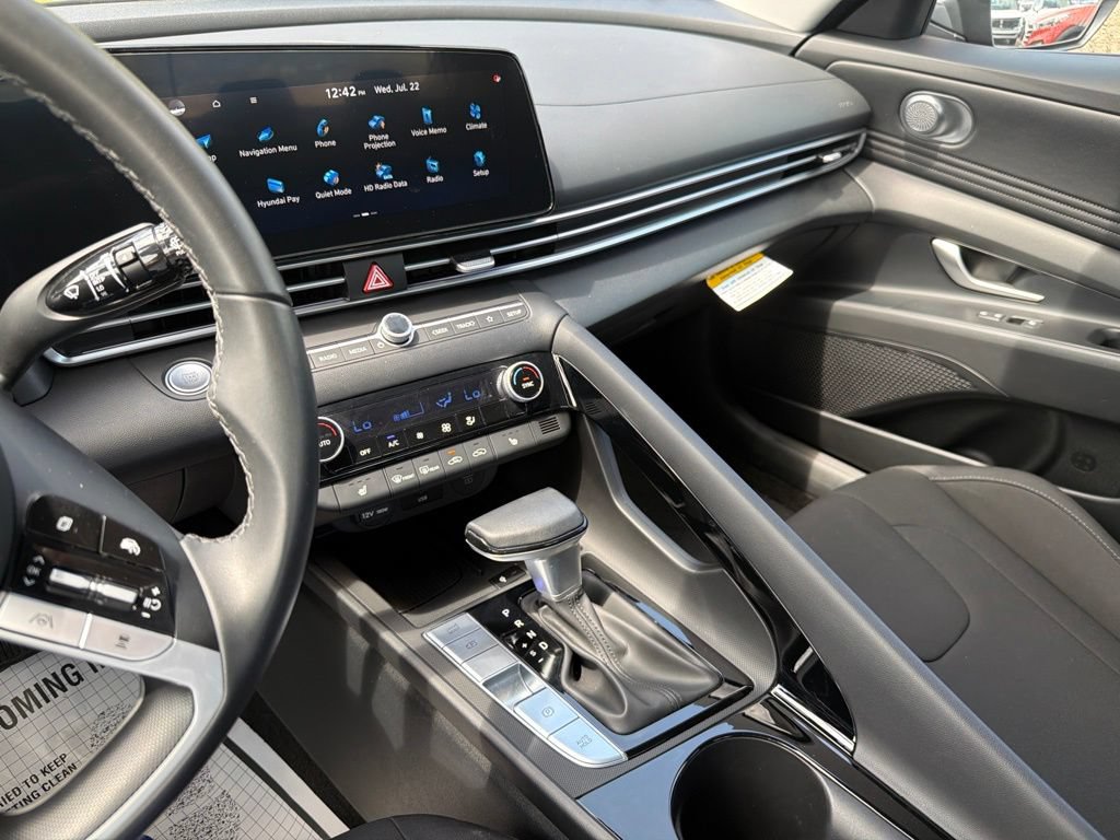Used 2025 Hyundai Elantra SEL FWD image 28