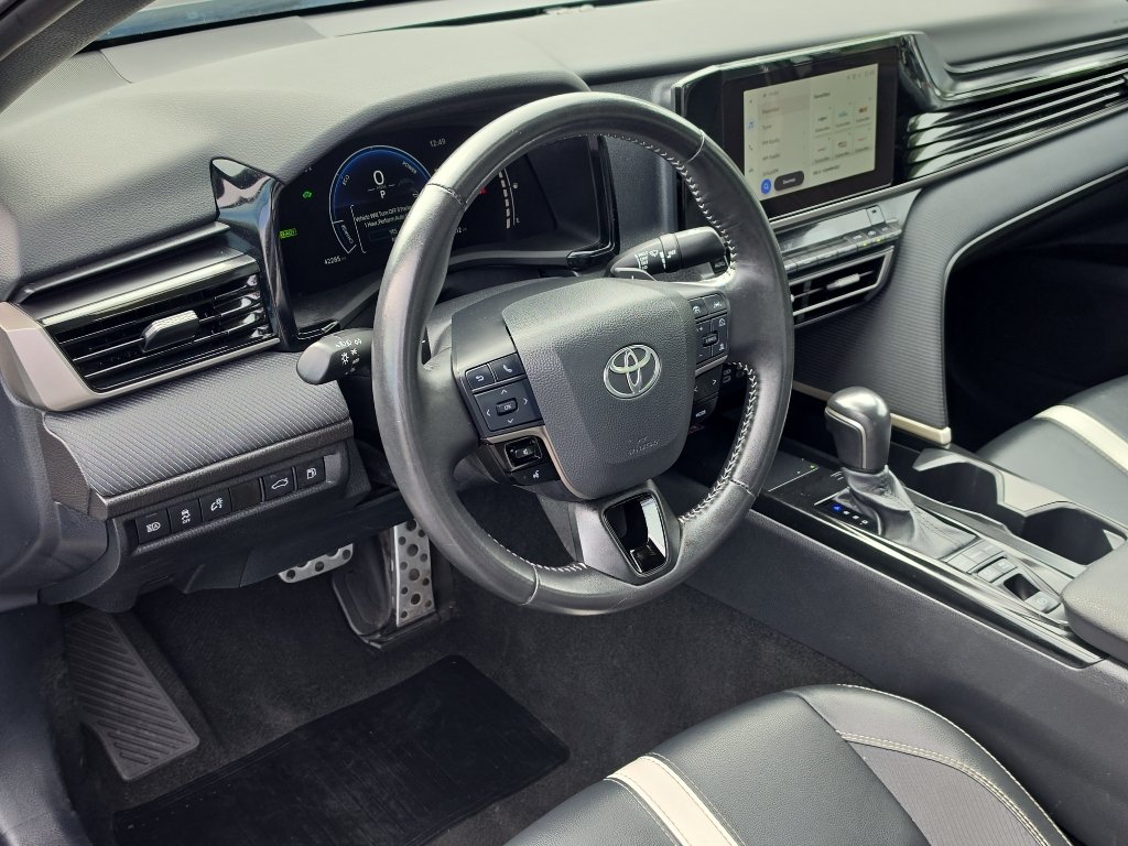 Used 2025 Toyota Camry SE FWD image 13