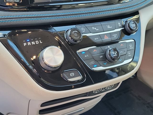 Used 2021 Chrysler Pacifica Touring FWD image 24