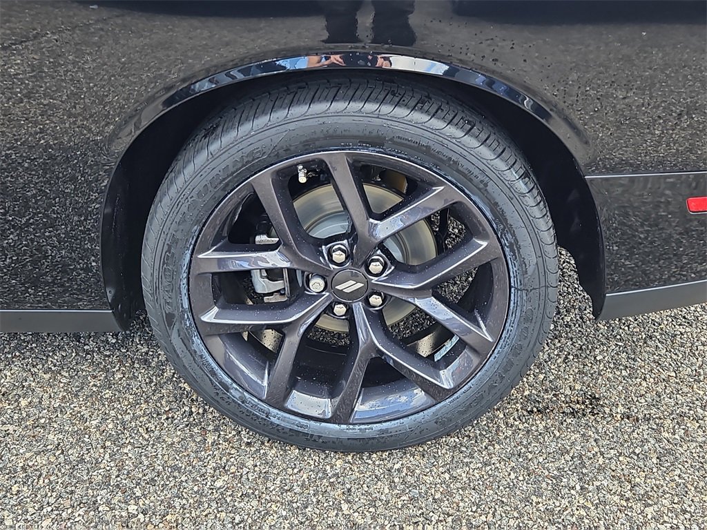 Used 2022 Dodge Challenger R/T w/ Blacktop Package image 8