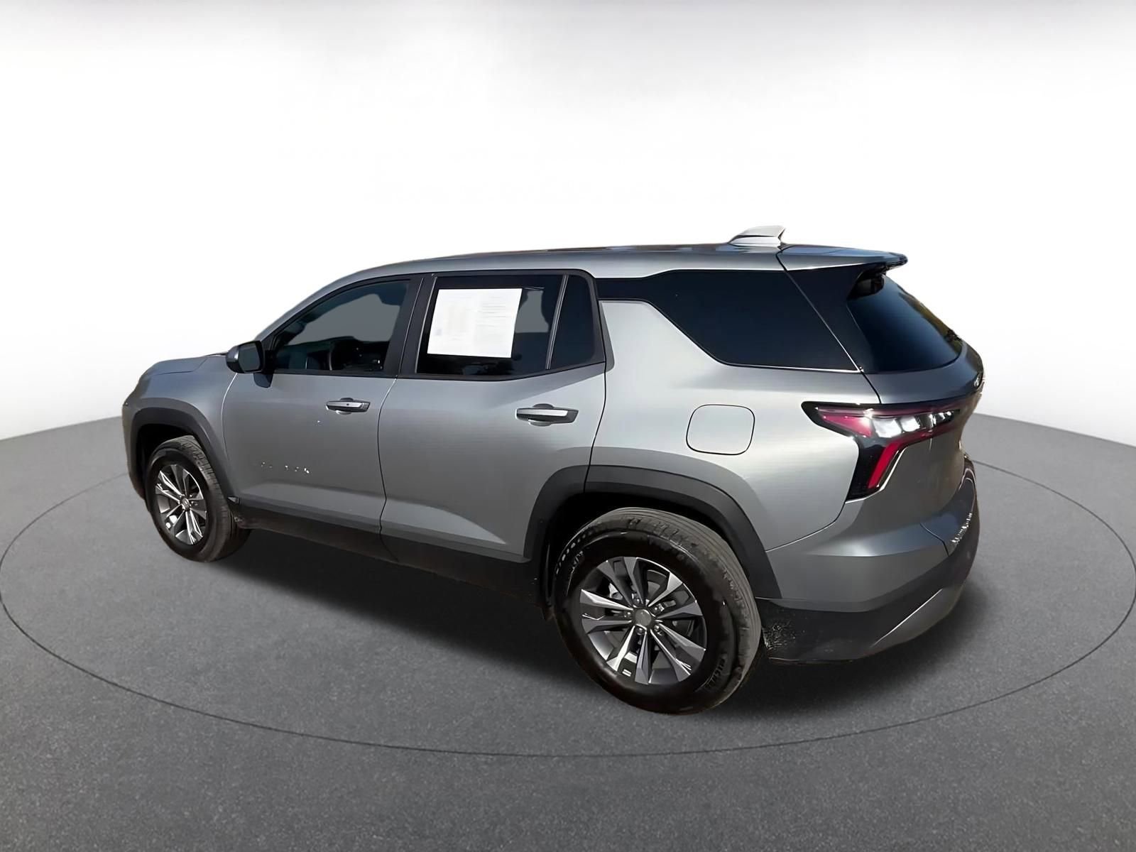 Used 2025 Chevrolet Equinox LT AWD/4WD image 10