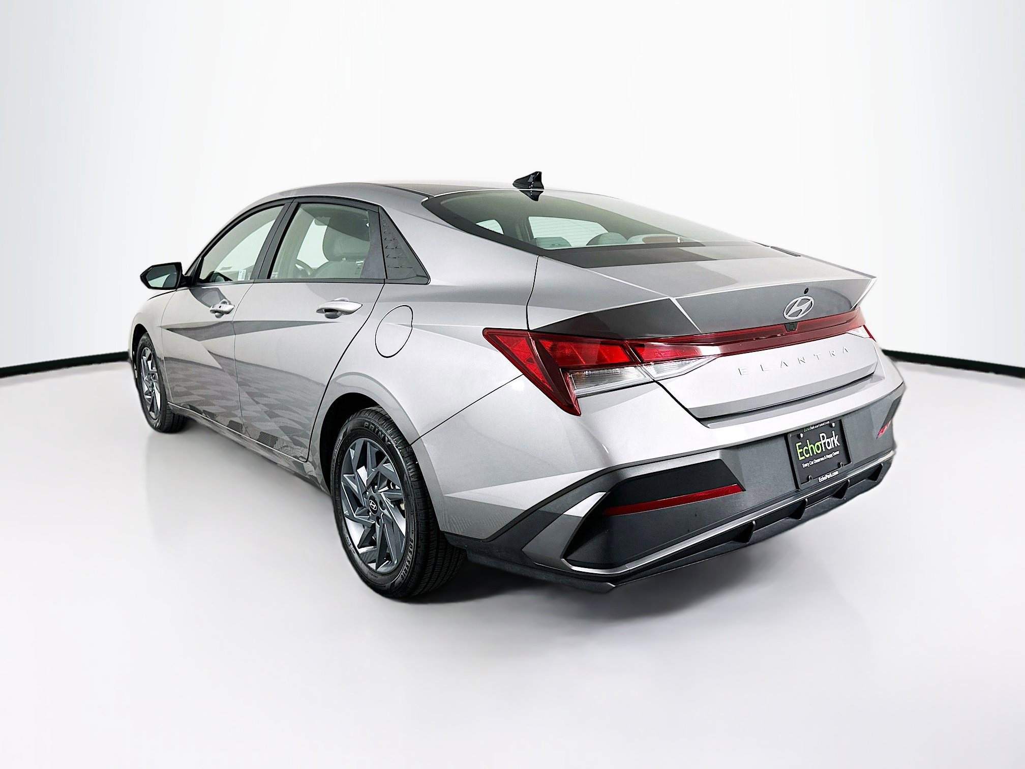 Used 2024 Hyundai Elantra SEL FWD image 5