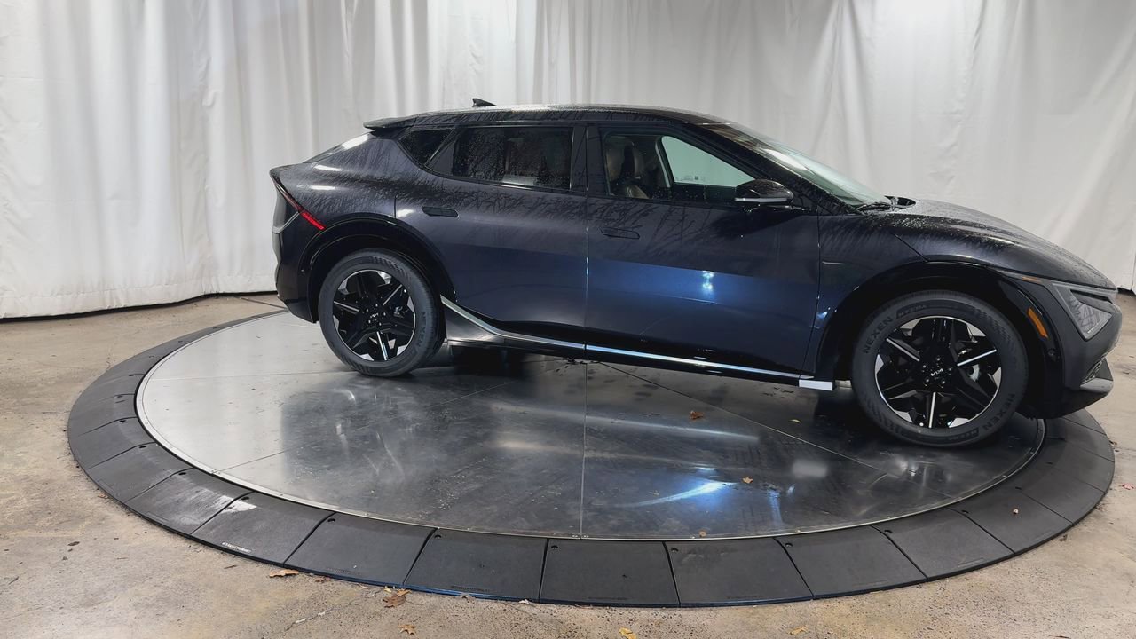 New 2025 Kia EV6 Wind image 2