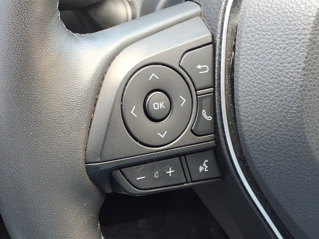 Used 2022 Toyota RAV4 XLE Premium AWD/4WD image 10