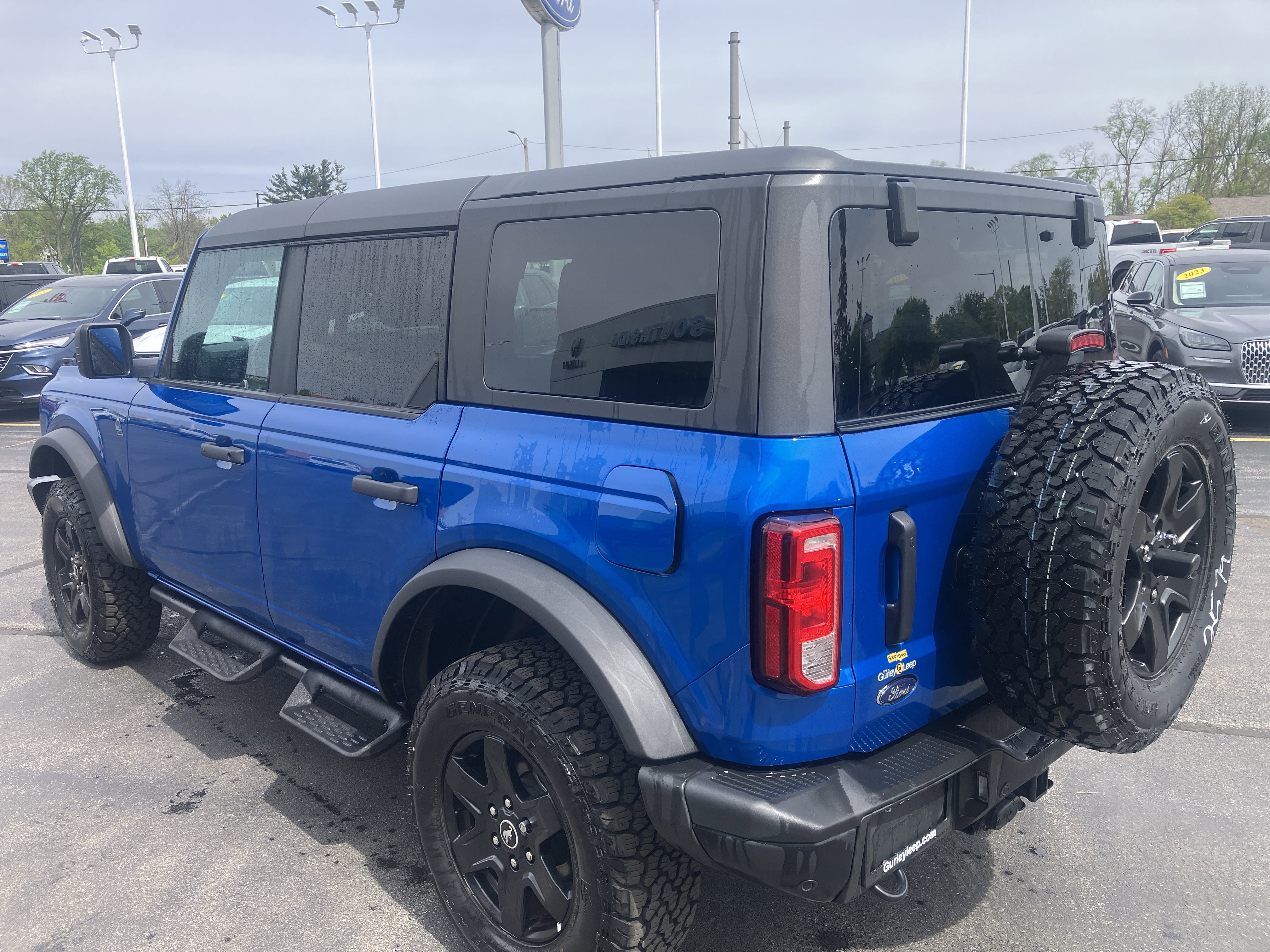 Used 2024 Ford Bronco Black Diamond AWD/4WD image 4