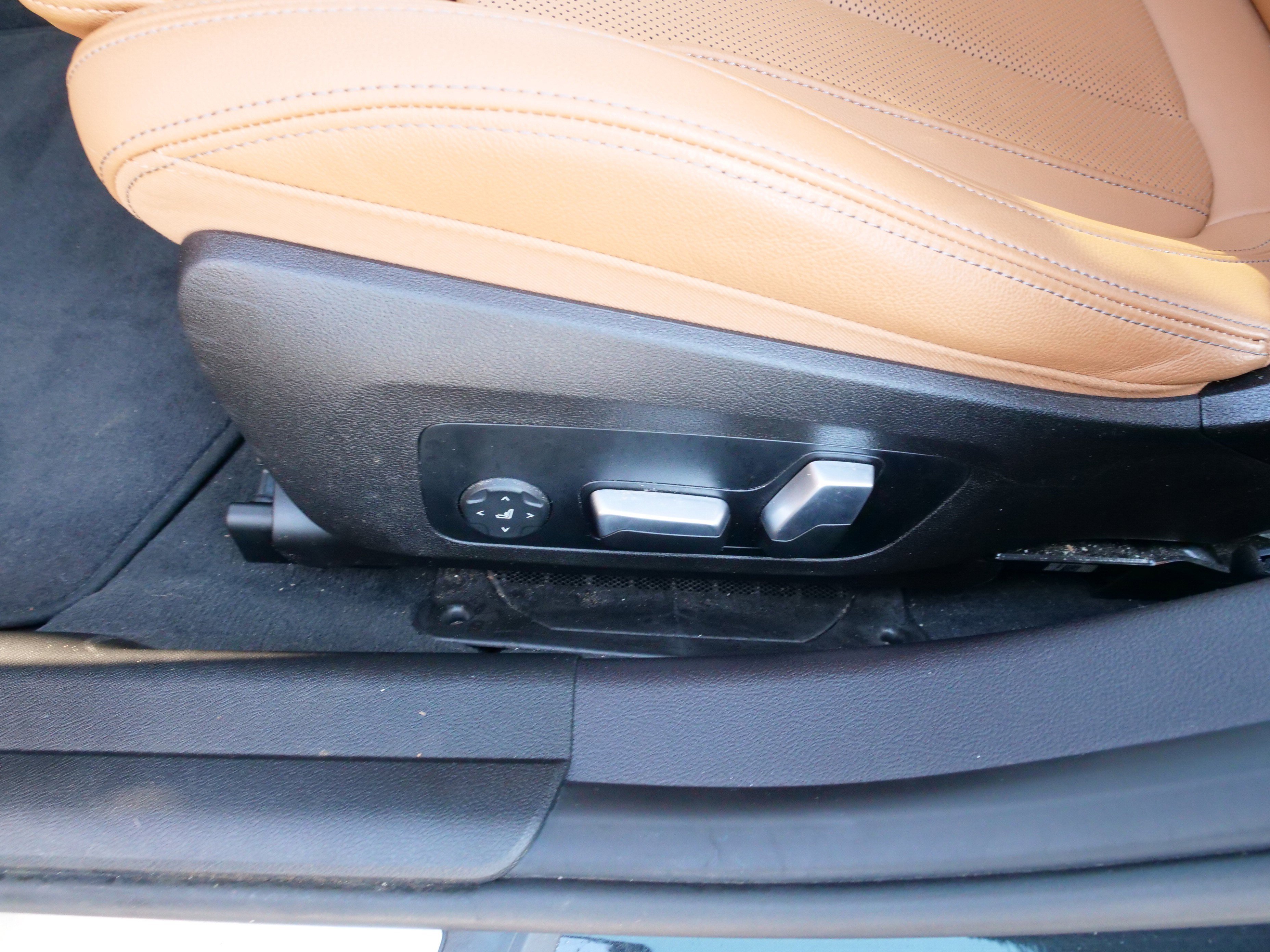 Certified 2023 BMW 330i Sedan w/ Convenience Package image 17