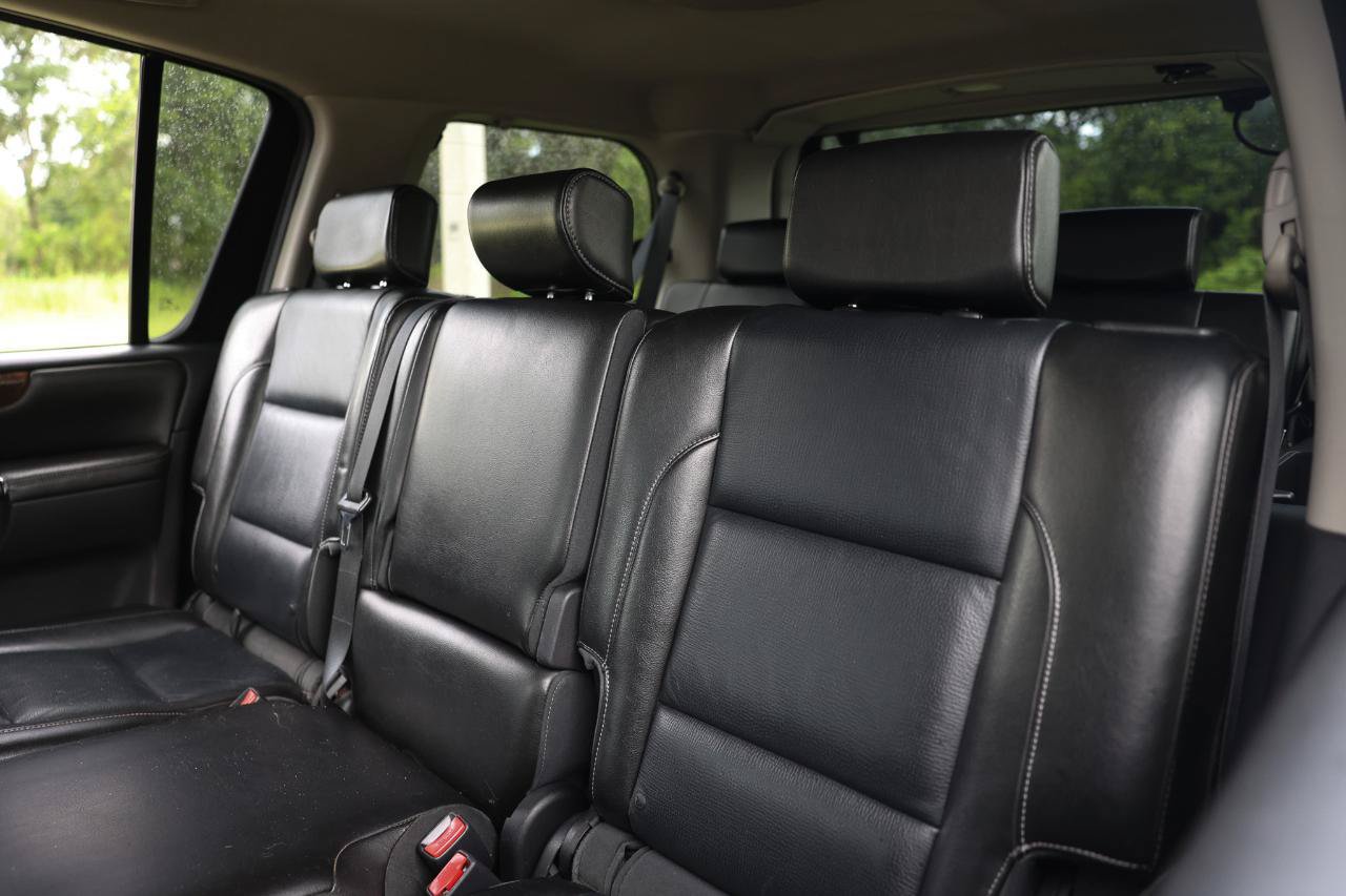 Used 2010 Nissan Armada Titanium RWD image 8