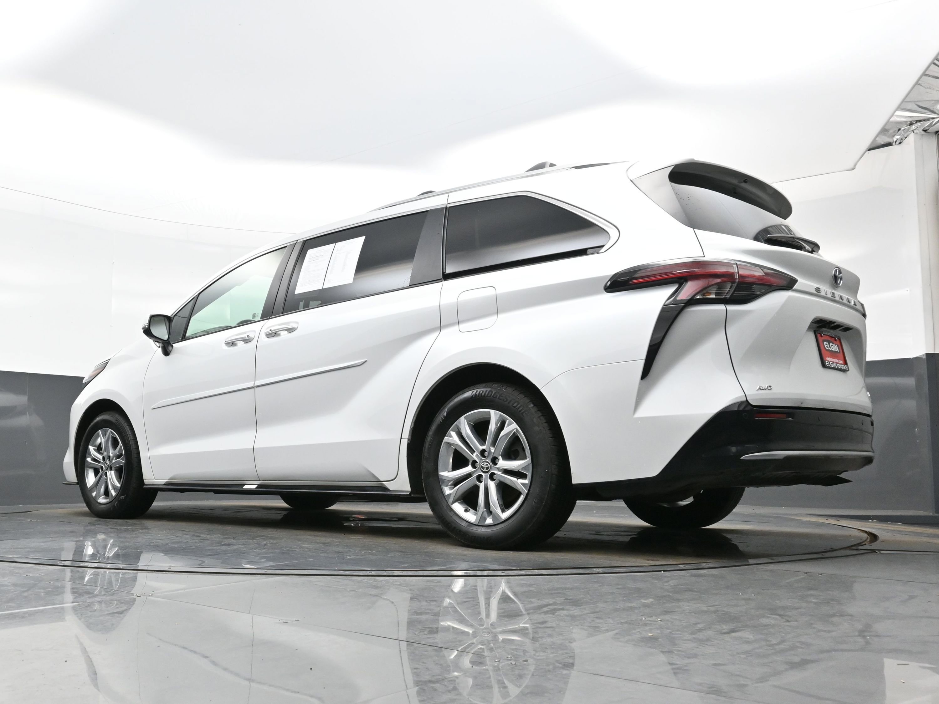 Used 2024 Toyota Sienna Platinum image 31