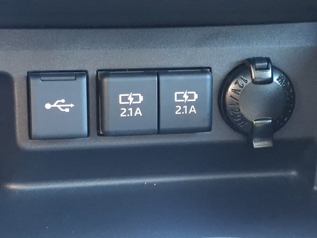 Used 2021 Toyota Highlander XLE AWD/4WD image 24